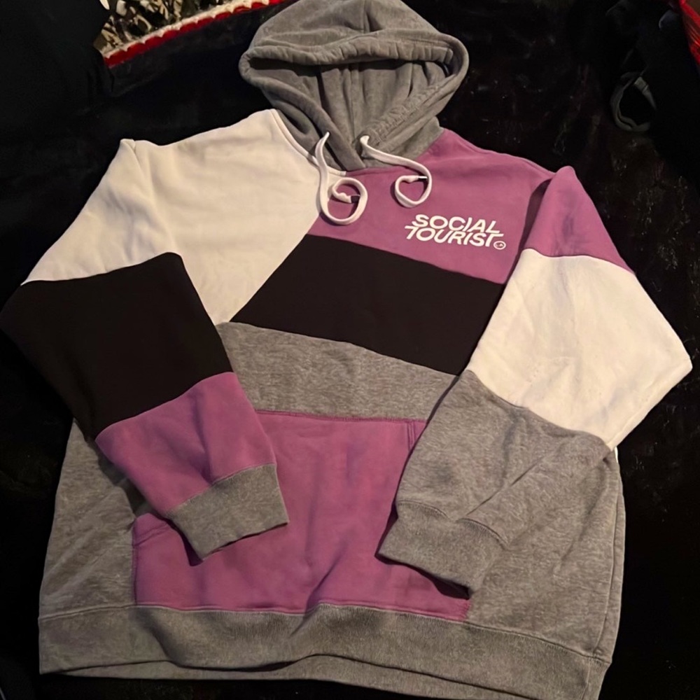 Social tourist merch- Dixie and Charlie D’Amelio